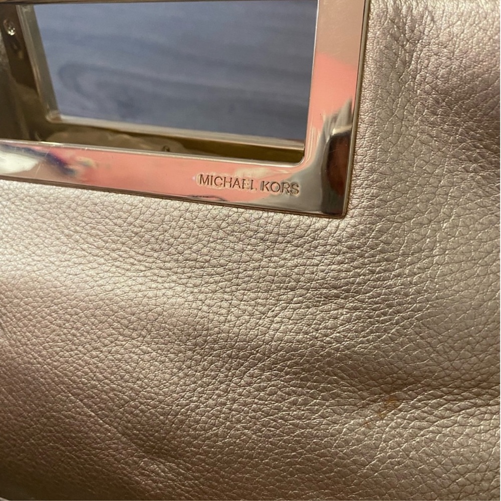 GUC Michael Kors gold metallic clutch, leather. - Picture 7 of 9